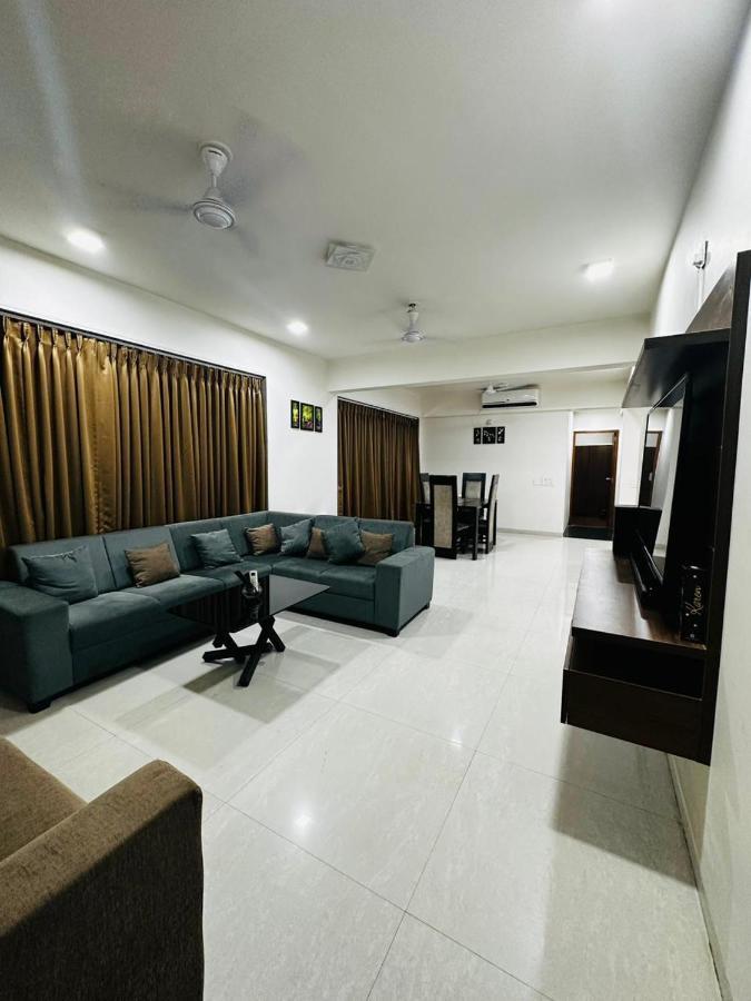 River Front Property Ahmedabad Eksteriør billede