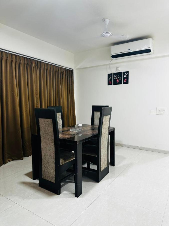 River Front Property Ahmedabad Eksteriør billede