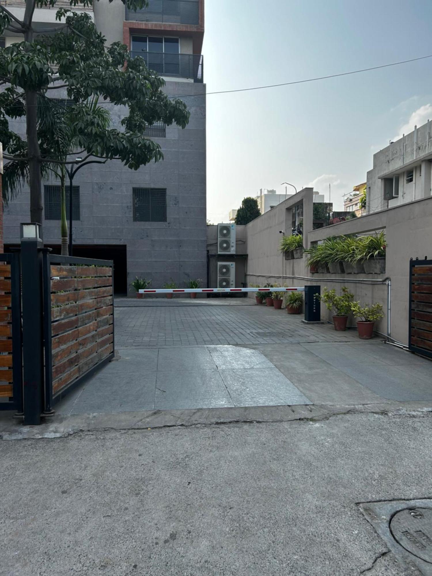 River Front Property Ahmedabad Eksteriør billede
